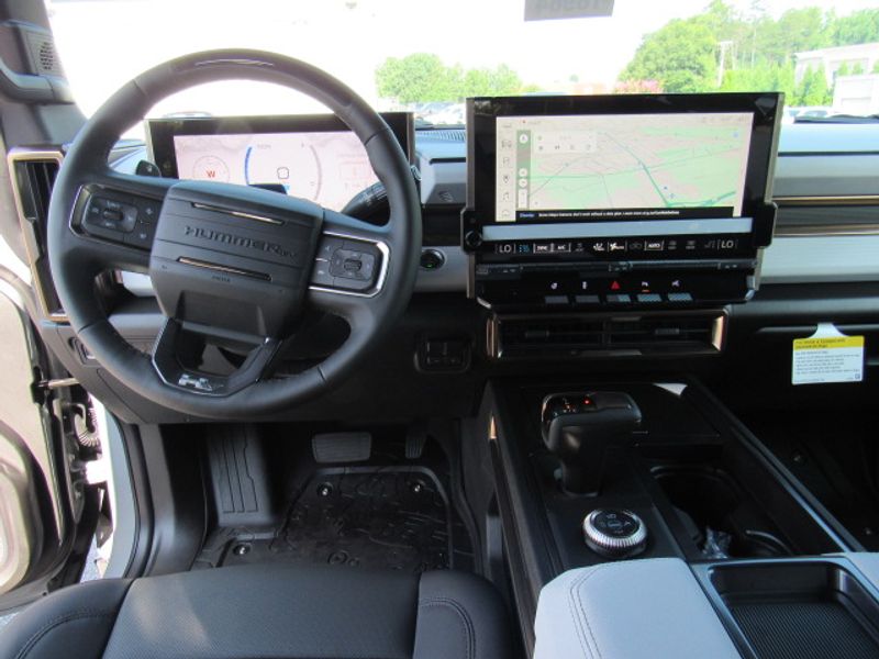 Vehicle image 18 of 24
