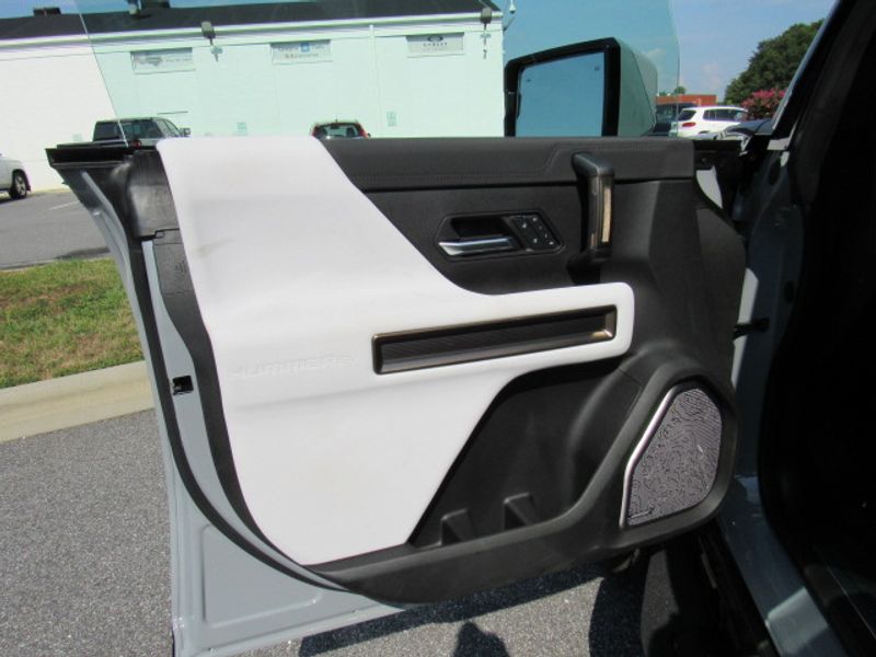 Vehicle image 7 of 24