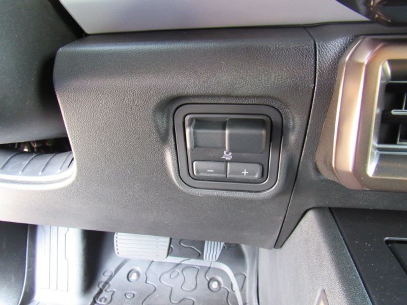 Vehicle image 13 of 24