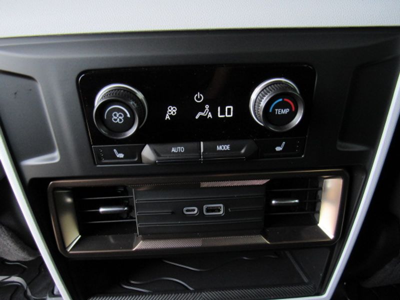 Vehicle image 19 of 24