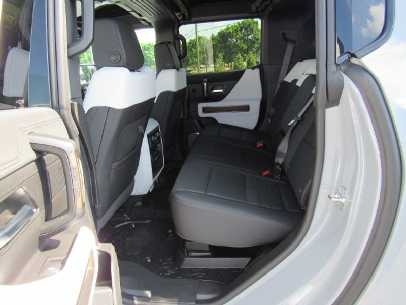 Vehicle image 17 of 24