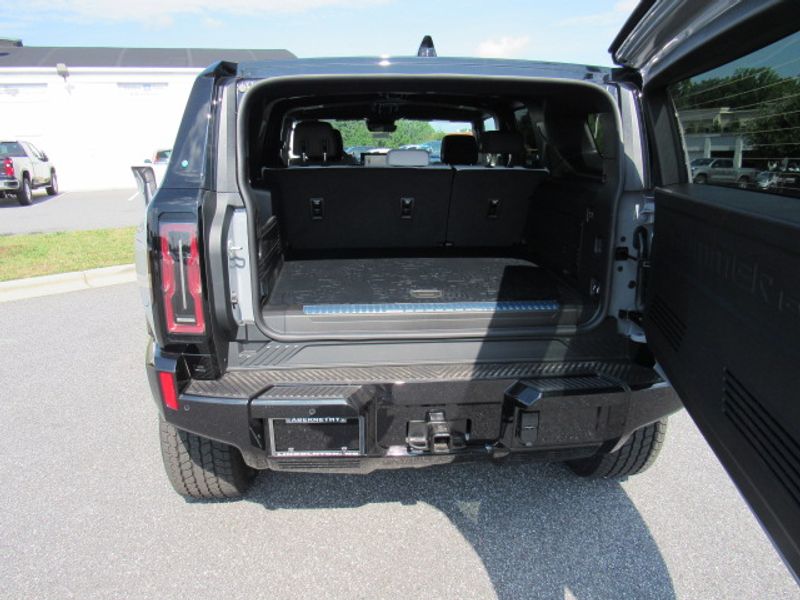Vehicle image 21 of 24