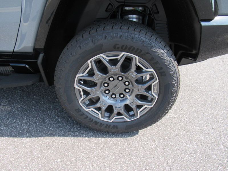 Vehicle image 22 of 24