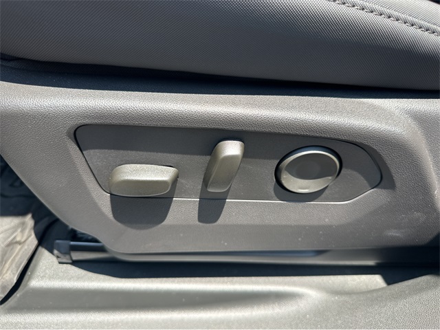 Vehicle image 28 of 38