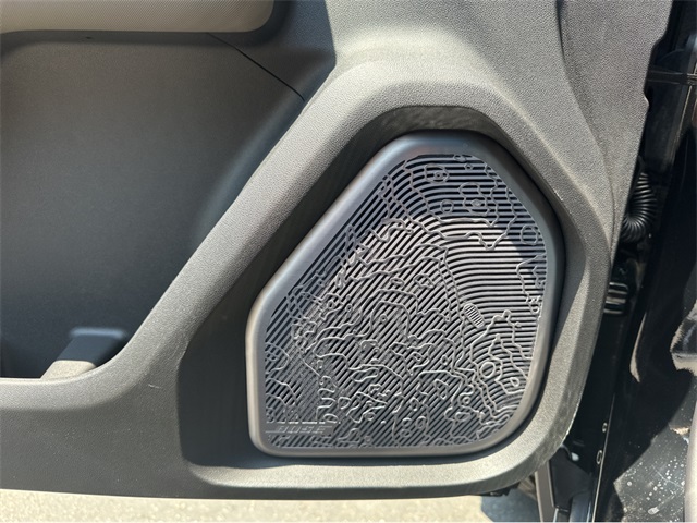 Vehicle image 36 of 38