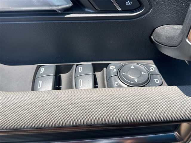 Vehicle image 30 of 38