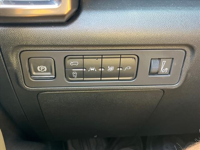 Vehicle image 27 of 30