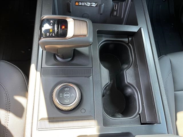 Vehicle image 25 of 30