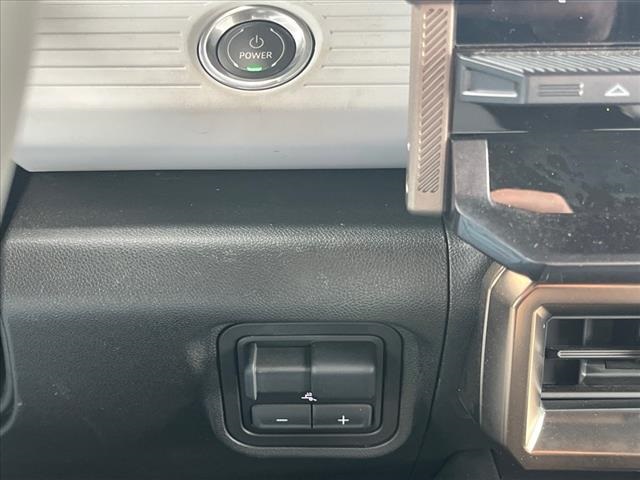 Vehicle image 24 of 30