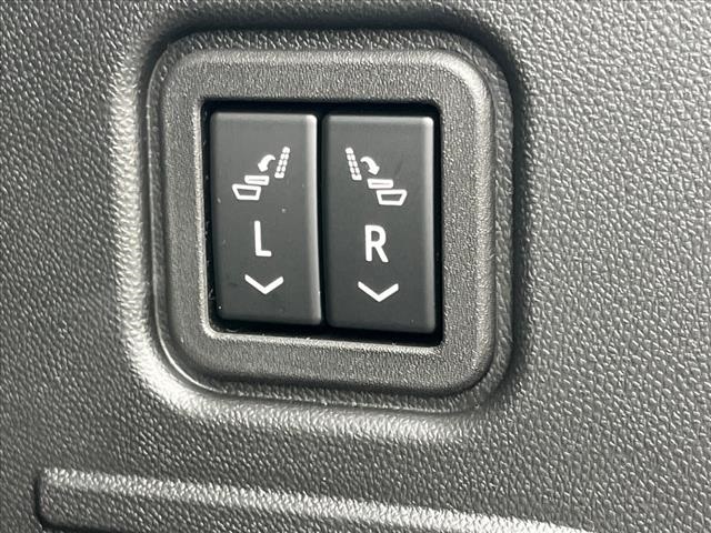 Vehicle image 14 of 30