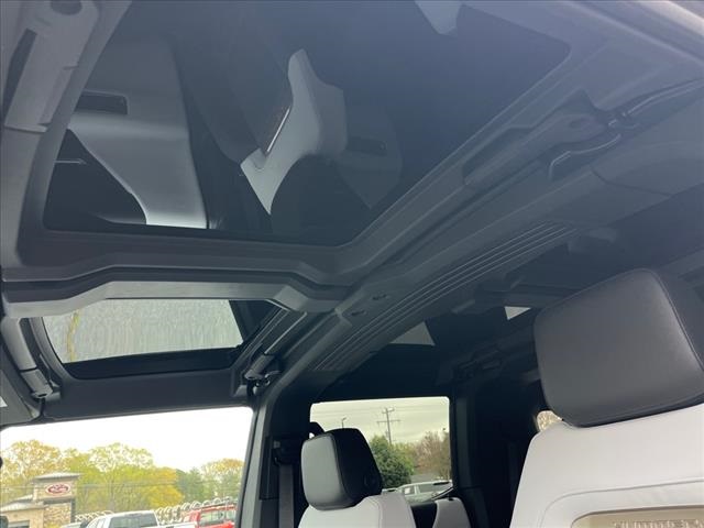 Vehicle image 18 of 30