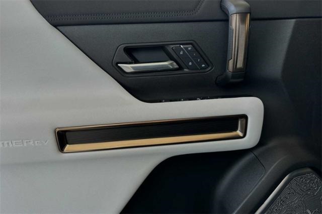 Vehicle image 22 of 32