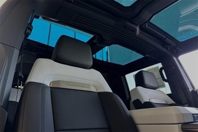 Vehicle image 11 of 32