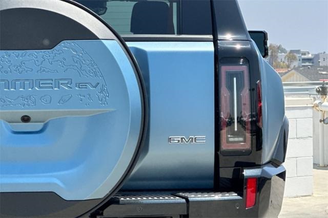 Vehicle image 28 of 32