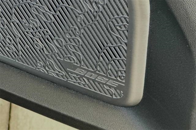Vehicle image 24 of 32