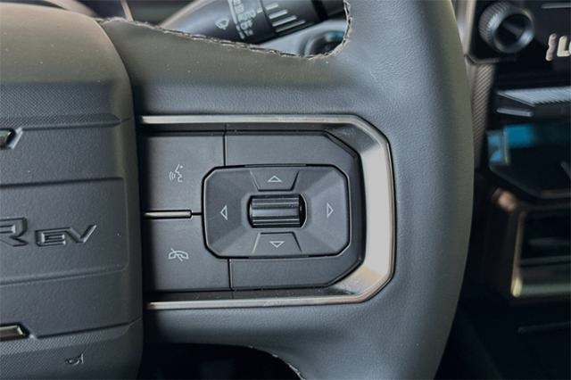 Vehicle image 26 of 32