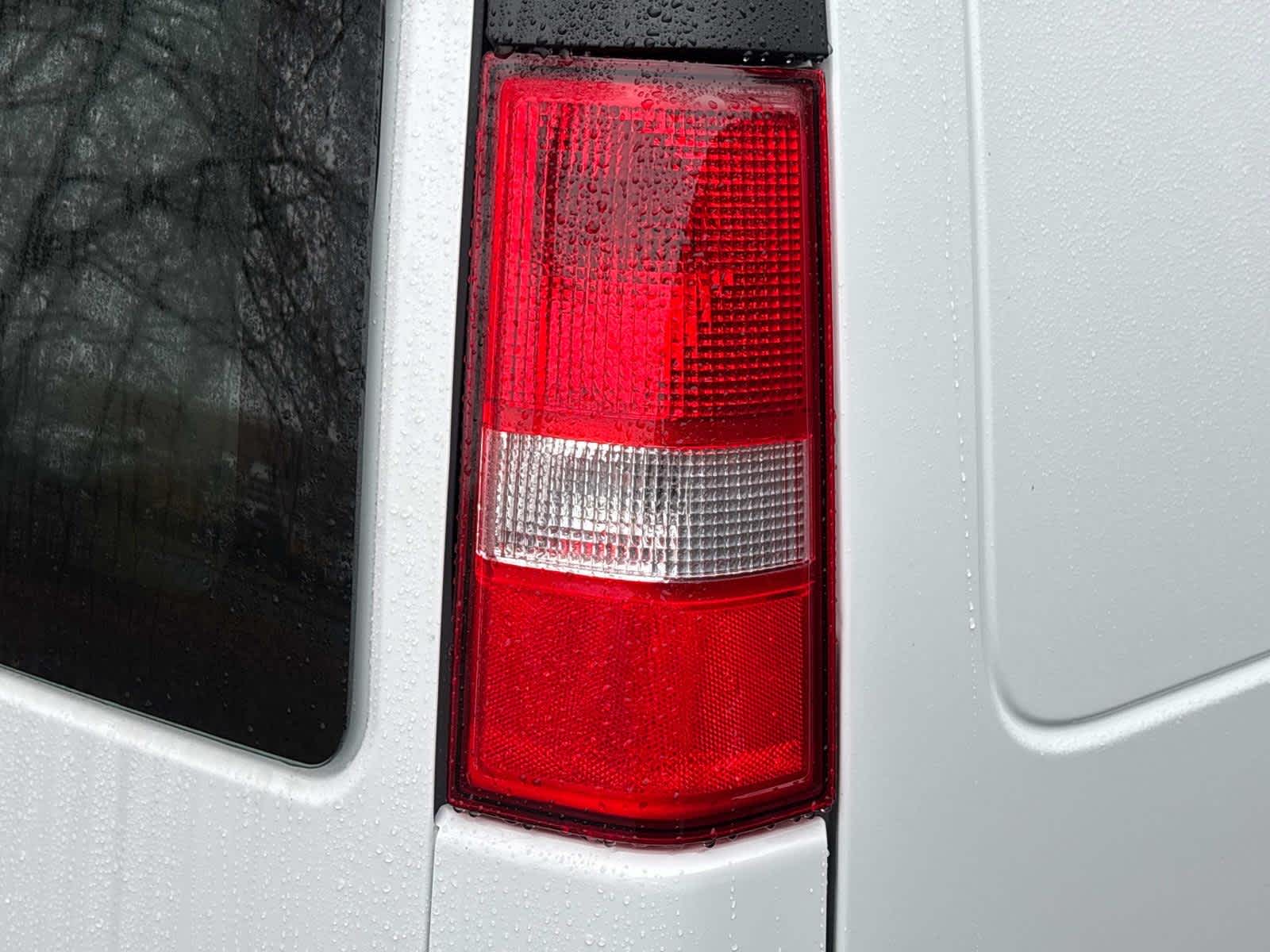 Vehicle image 37 of 52