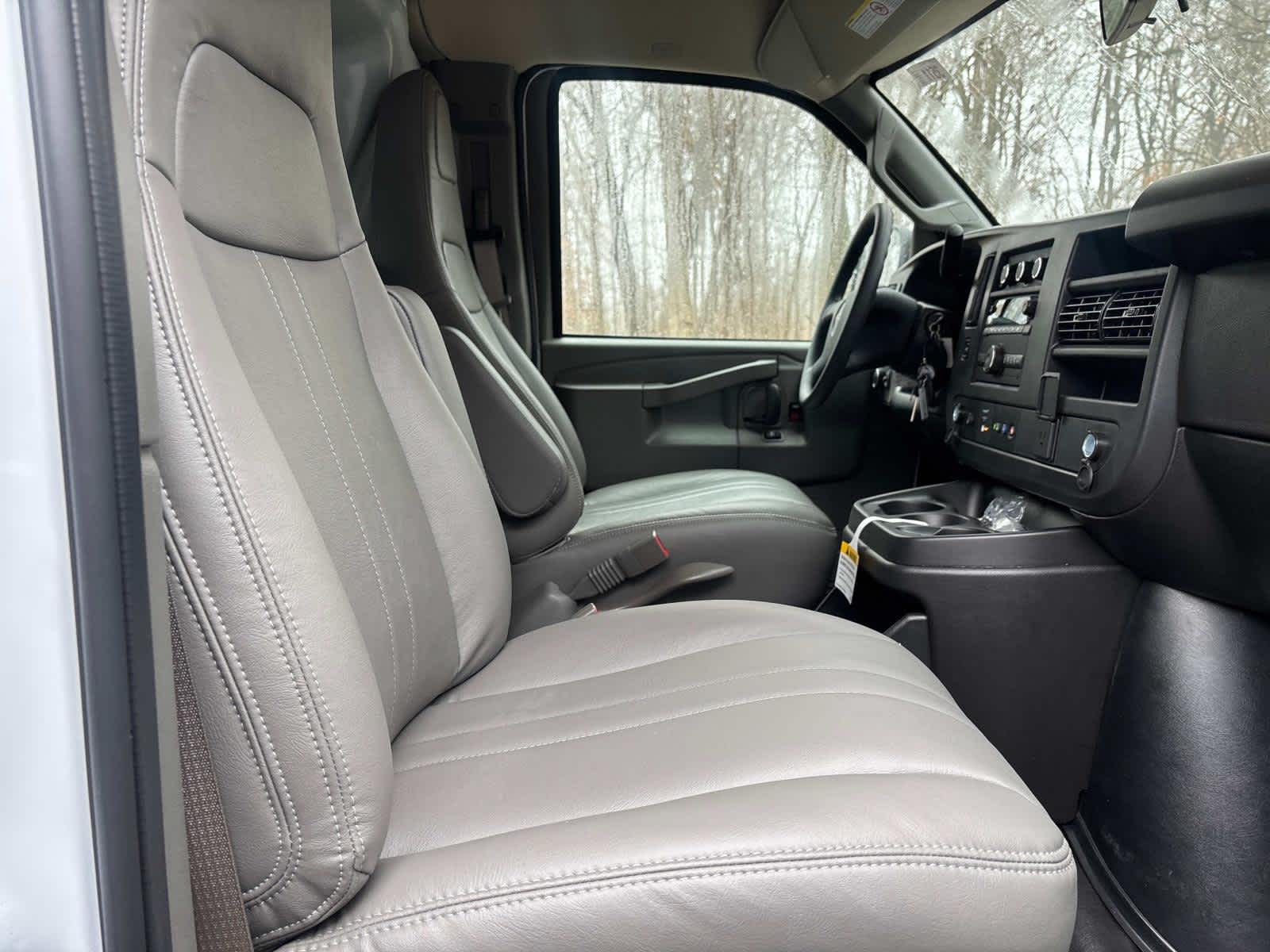 Vehicle image 44 of 52