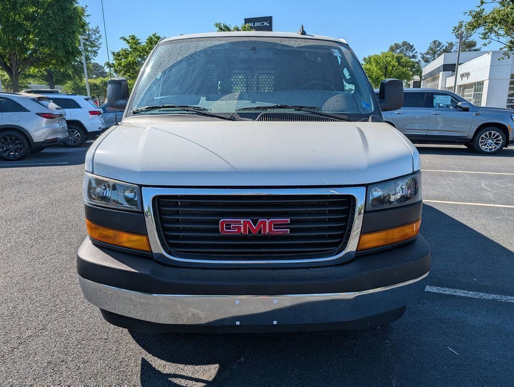 2024 GMC Savana Base Image 3 of 25