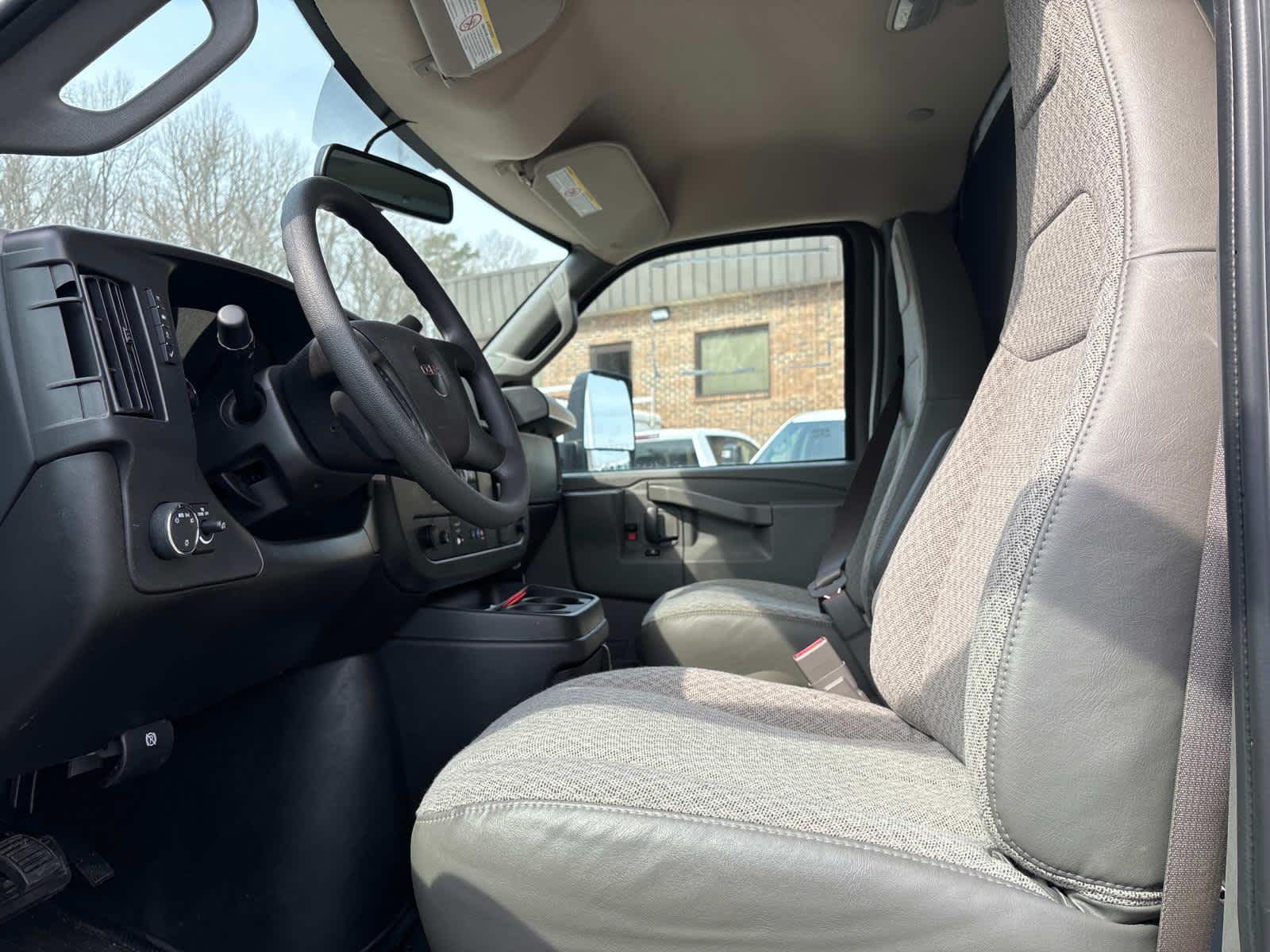 Vehicle image 26 of 46
