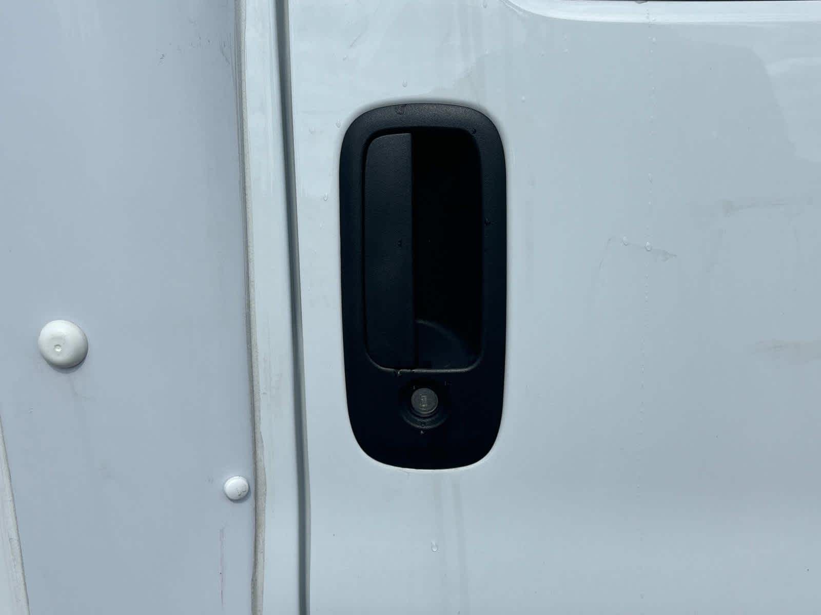 Vehicle image 32 of 41