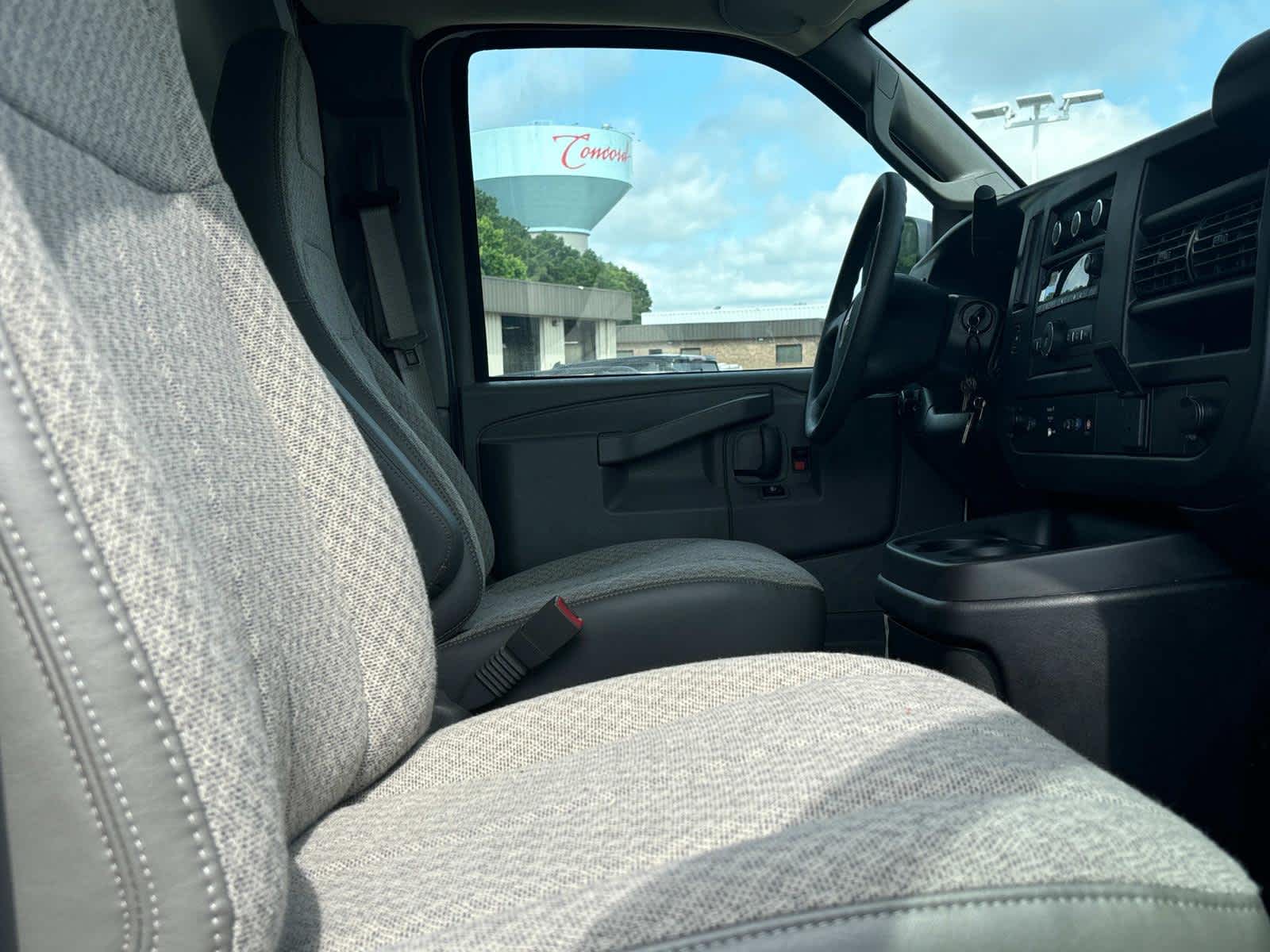 Vehicle image 28 of 41