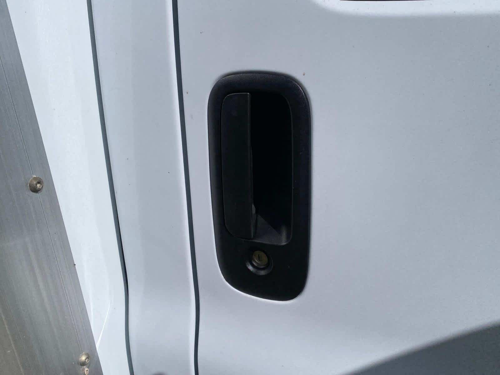 Vehicle image 32 of 38