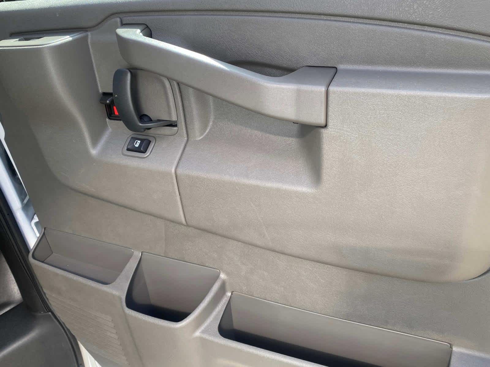 Vehicle image 27 of 38