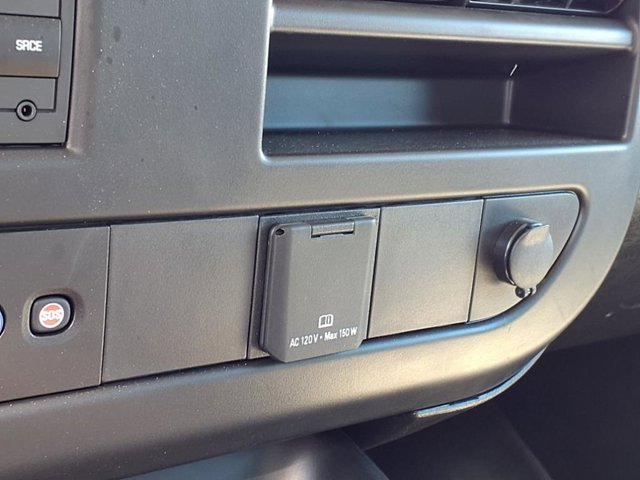 2024 GMC Savana Base Image 10 of 19