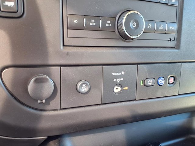 2024 GMC Savana Base Image 9 of 19