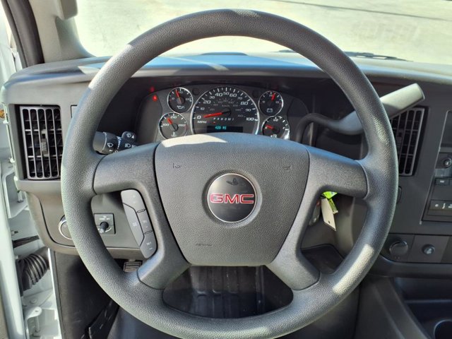 2024 GMC Savana Base Image 14 of 19