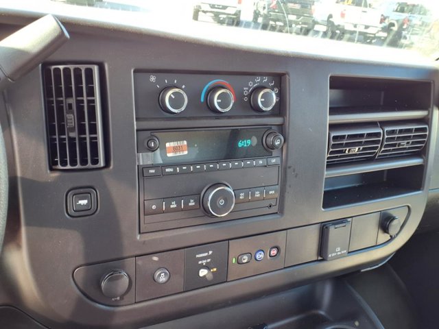 2024 GMC Savana Base Image 7 of 19