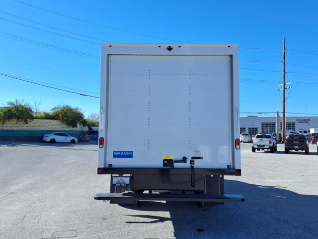 2024 GMC Savana Base Image 18 of 19