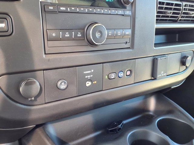 2024 GMC Savana Base Image 8 of 19