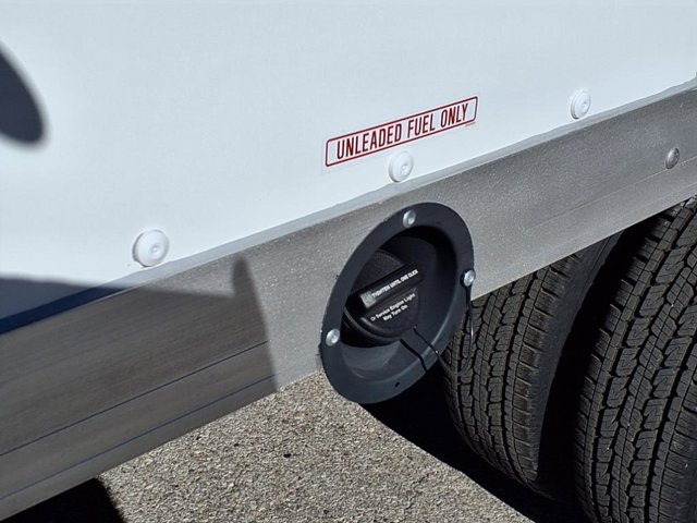 2024 GMC Savana Base Image 16 of 19