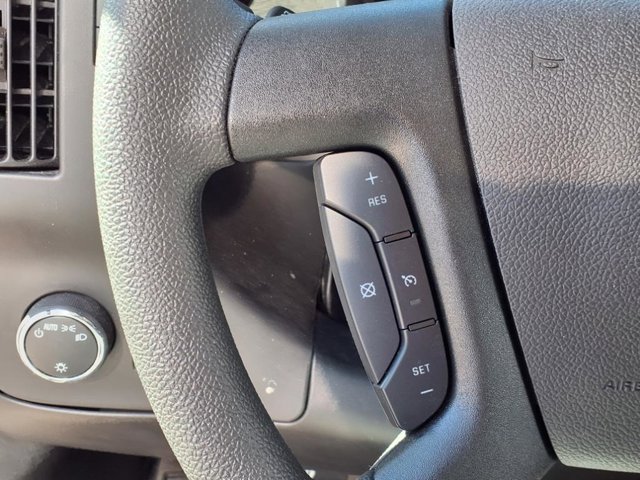 2024 GMC Savana Base Image 12 of 19