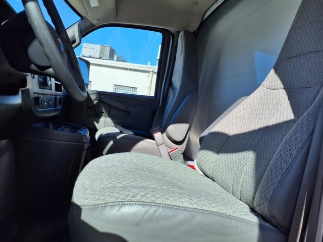 2024 GMC Savana Base Image 15 of 19