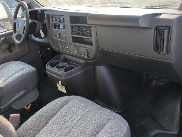 2024 GMC Savana Base Image 24 of 33