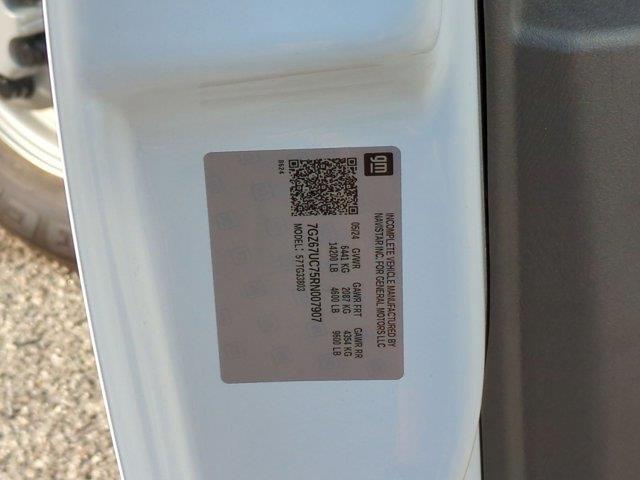 2024 GMC Savana Base Image 29 of 33