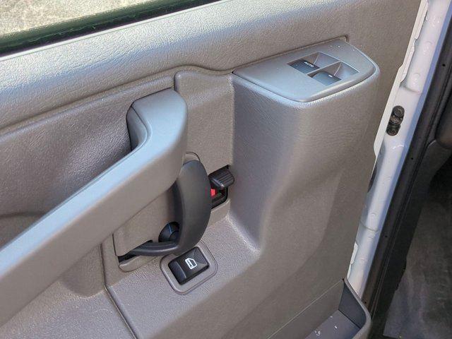2024 GMC Savana Base Image 19 of 33
