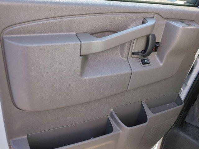 2024 GMC Savana Base Image 18 of 33