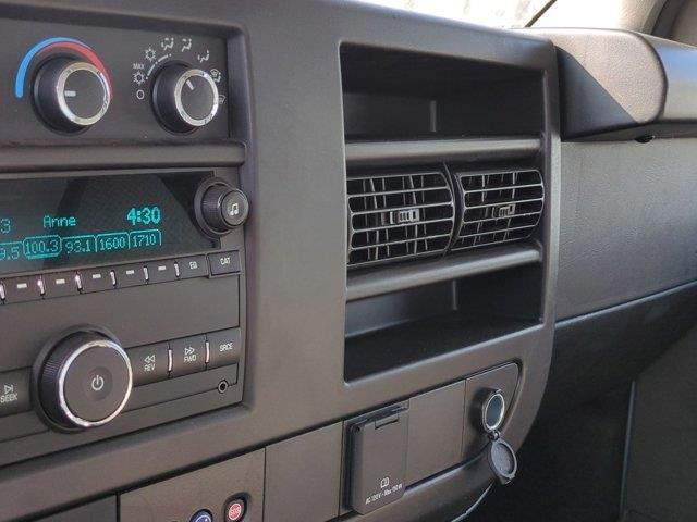 2024 GMC Savana Base Image 17 of 33