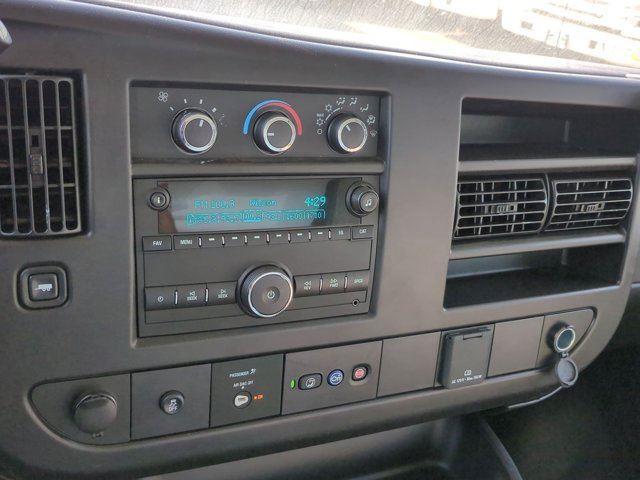 2024 GMC Savana Base Image 11 of 33