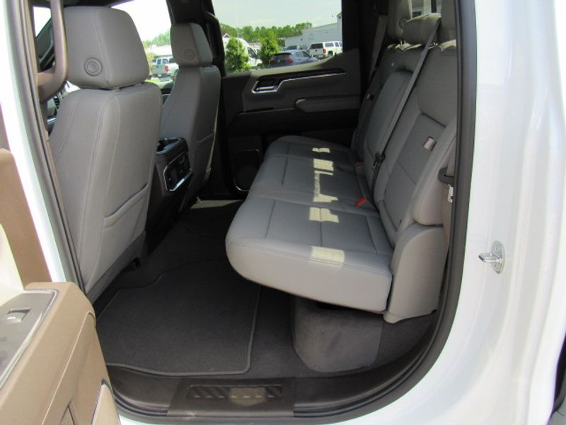 Vehicle image 15 of 22