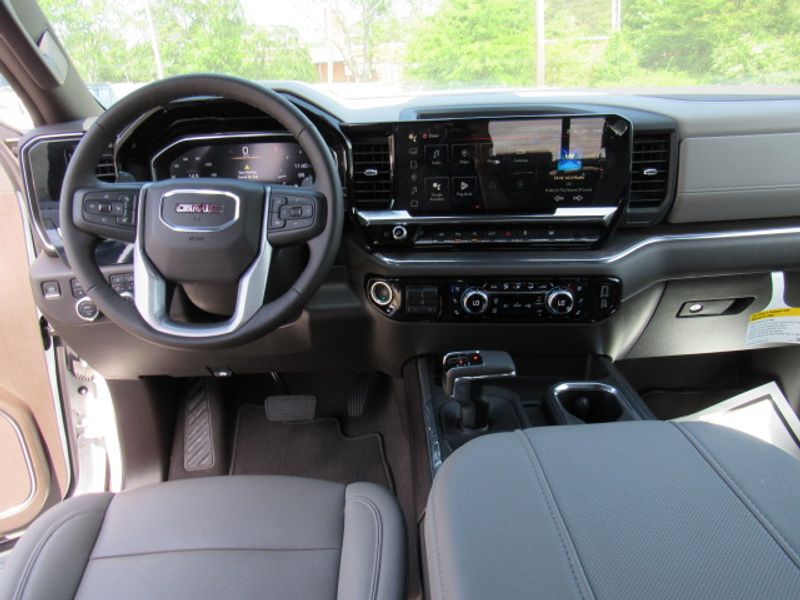 Vehicle image 16 of 22