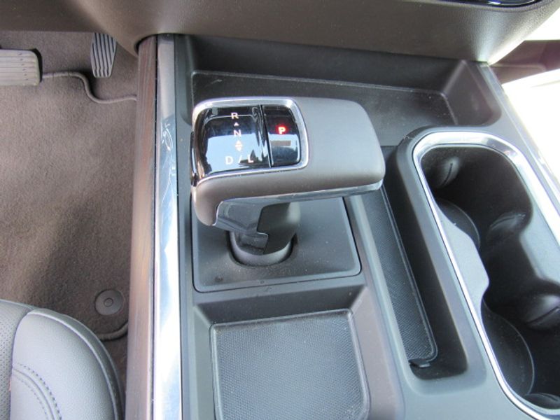 Vehicle image 8 of 22