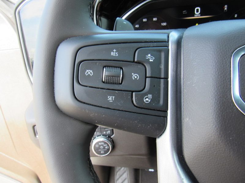 Vehicle image 13 of 22