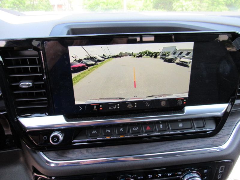 Vehicle image 10 of 22