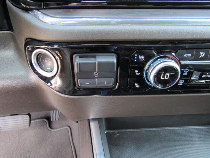 Vehicle image 9 of 22