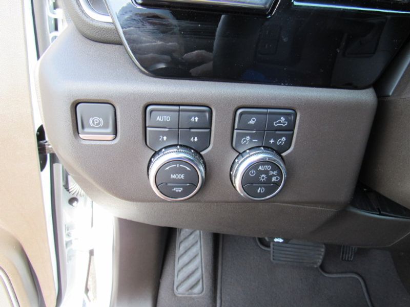 Vehicle image 12 of 22